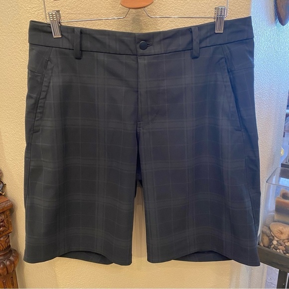 LULULEMON Men Gray Plaid Shorts Size 36 - Picture 1 of 6